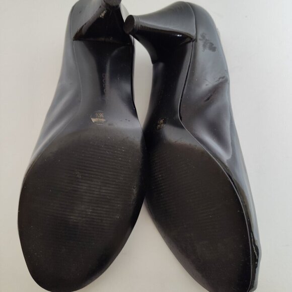 Ladies SZ 6-1/2B BCBG Black Patent Leather Pump - Picture 5 of 5